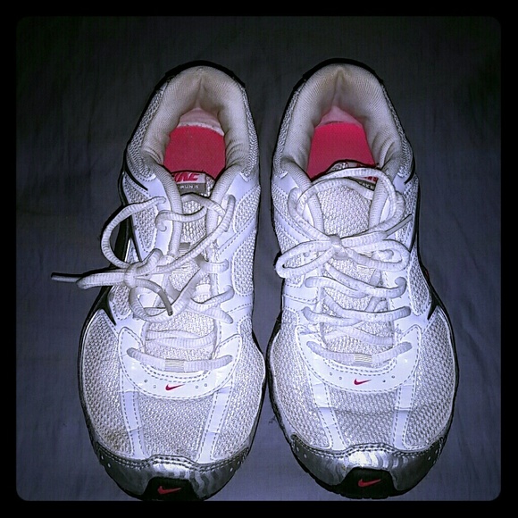 Women's Nike Shoes - Picture 1 of 6